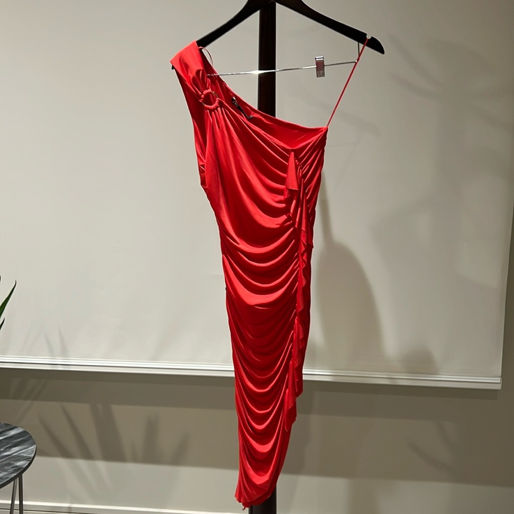 Midi, red dress, one shoulder with ruffles on one side. Expandable material